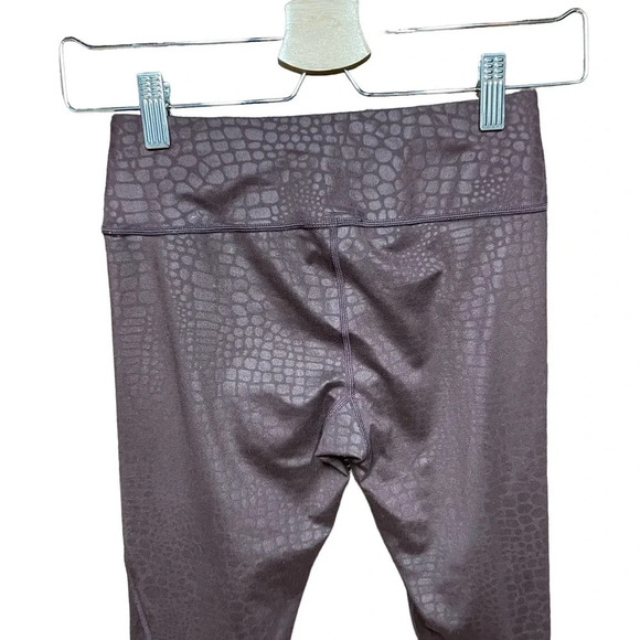 Sweaty Betty All Day‎ Embossed Crocodile 7/8 Leggings Maroon Red Size XS - Picture 5 of 9
